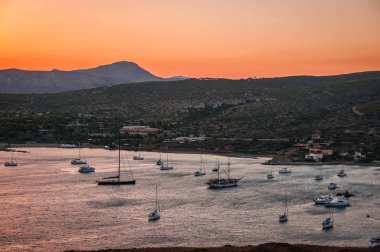 Günbatımında Cape Sounio Yunanistan Attica'deki/daki oteller