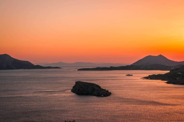 Günbatımında Cape Sounio Yunanistan Attica'deki/daki oteller