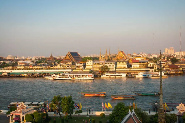 Bangkok Thailand Januar 2011 Blick Auf Fluss Stadt Und Tempel — Stockfoto