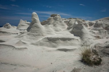 Manzaralarıyla beach Milos Adası Yunanistan'Sarakiniko