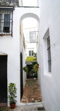Dar sokaklar beyaz şehirlerinden Arcos de la Frontera Andalucia, İspanya
