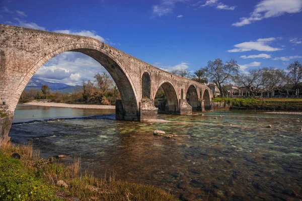 Bilden Medeltida Bro Över Floden Arahthos Arta Grekland — Stockfoto