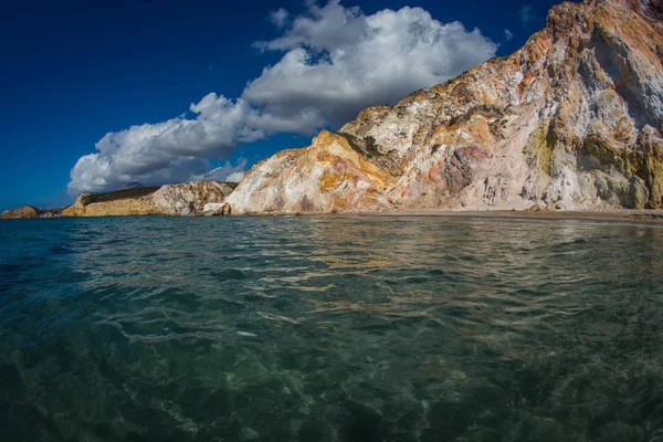 Prachtige Zeldzame Natuurlijke Kleuren Van Firiplaka Beach Milos Eiland Griekenland — Stockfoto