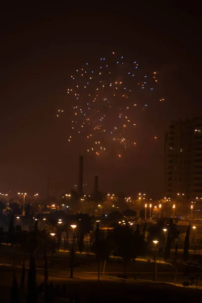Fuochi Artificio Sullo Sfondo Della Città Notturna Valencia Spagna — Foto Stock