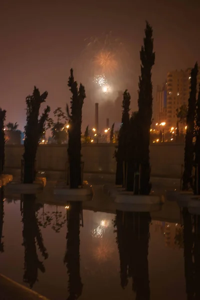 Fuegos Artificiales Fondo Ciudad Nocturna Valencia España — Foto de Stock