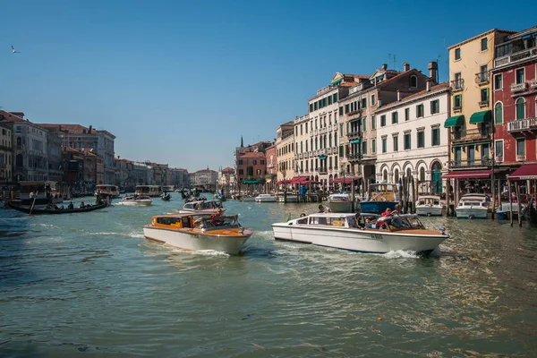 Venezia Italia Marzo 2011 Persone Sui Canali Venezia Italia — Foto Stock