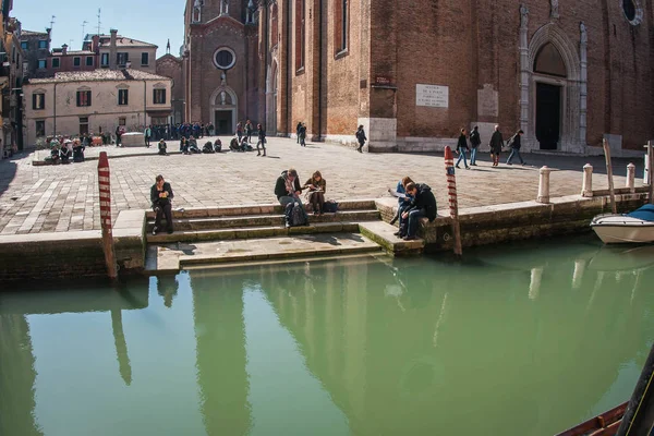 Venezia Italia Marzo 2011 Persone Sui Canali Venezia Italia — Foto Stock