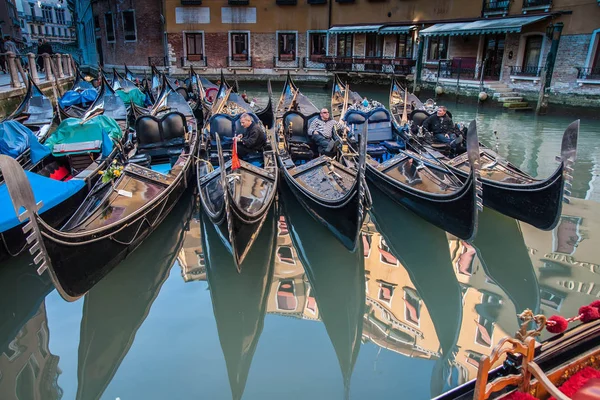 Venice Italy March 2011 People Chanels Venice Italy — Stock Photo, Image