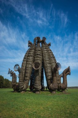Yaroslavl, Rusya Federasyonu - 01 Mayıs 2018, bahar Nikola Lenivets Park Rusya Kaluga bölgesi garip binalar, yatay