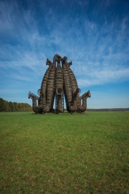 Yaroslavl, Rusya Federasyonu - 01 Mayıs 2018, bahar Nikola Lenivets Park Rusya Kaluga bölgesi garip binalar, yatay