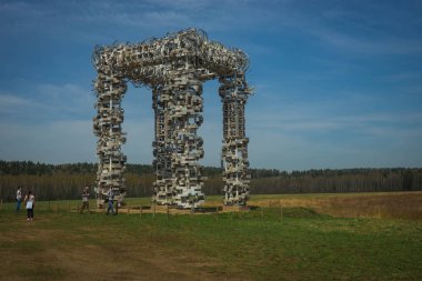 Yaroslavl, Rusya - 01 Mayıs 2018, insanlar parkta Nikola Lenivets Rusya Kaluga bölgesi