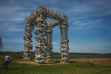 Yaroslavl, Rusya - 01 Mayıs 2018, insanlar parkta Nikola Lenivets Rusya Kaluga bölgesi