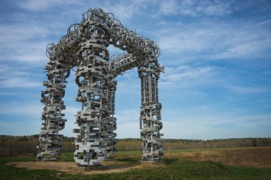 Yaroslavl, Rusya Federasyonu - 01 Mayıs 2018, bahar Nikola Lenivets Park Rusya Kaluga bölgesi garip binalar, yatay
