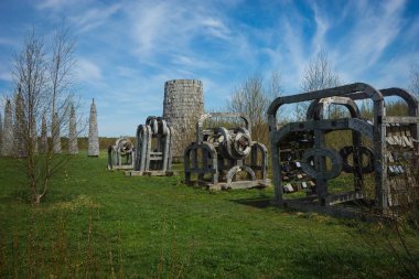 Yaroslavl, Rusya Federasyonu - 01 Mayıs 2018, bahar Nikola Lenivets Park Rusya Kaluga bölgesi garip binalar, yatay
