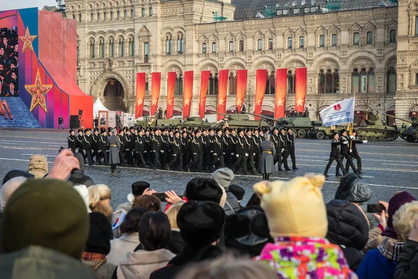 莫斯科 2018年11月7日 1941年在红场举行的纪念他的游行的阅兵式 公开活动 — 图库照片