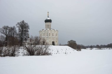 Kilise şefaat köyü Bogolyubovo Rusya'da Vladimir Bölgesi Nerl nehrinde