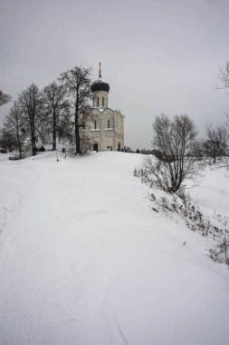Kilise şefaat köyü Bogolyubovo Rusya'da Vladimir Bölgesi Nerl nehrinde