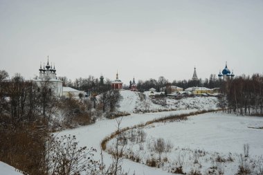 Kilisede Suzdal Rusya'da Vladimir Bölgesi ile kış manzarası