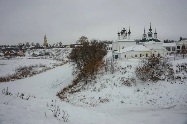 Зимний Пейзаж Церковью Суздале Владимирской Области России — стоковое фото