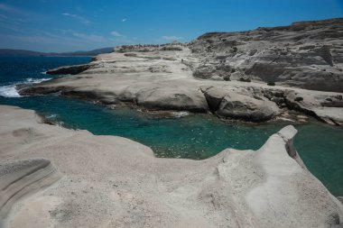 Eşsiz ve güzel beyaz manzaralarıyla beach Sarakiniko Milos Adası Yunanistan