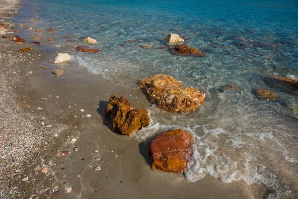 Bilden Ljust Färgade Stenar Firiplaka Beach Milos Grekland — Stockfoto