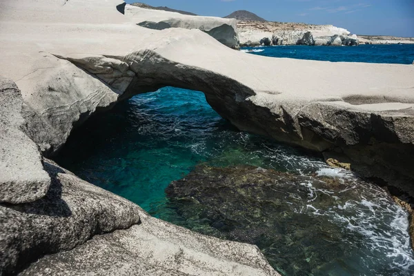Μοναδικό Και Όμορφο Λευκό Σεληνιακό Τοπίο Παραλία Σαρακήνικο Στο Νησί — Φωτογραφία Αρχείου