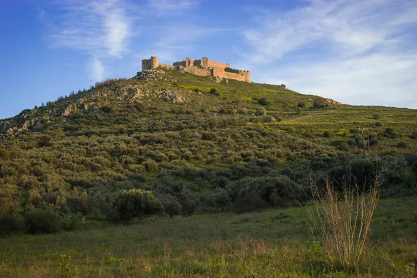 Руины средневекового замка в Аргосе на Пелопоннесе в Греции — стоковое фото