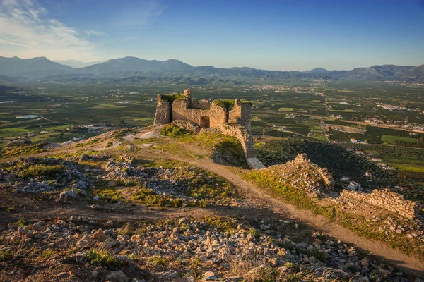 그리스 펠로폰네소스 반도에 아르고스에 중세 성의 유적 — 스톡 사진