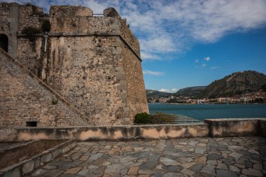 Kale ve deniz manzarası Bourtzi Adası Yunanistan