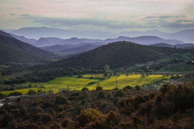 Yunanistan Peloponnese tepelerde arasında dağ manzarası