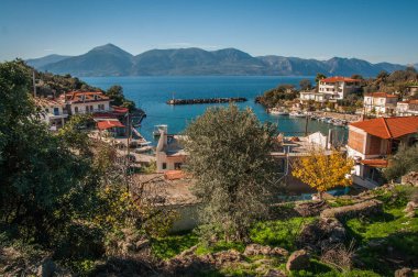 Peloponnese, Greec üzerinde Methana Yarımadası üzerinde güzel deniz manzarası