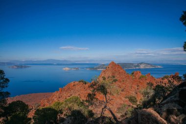 Peloponnese, Greec üzerinde Methana Yarımadası üzerinde güzel deniz manzarası