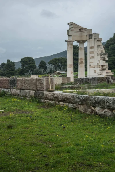 Ruinas griegas antiguas en Epidaurus en el Peloponeso en Grecia — Foto de Stock