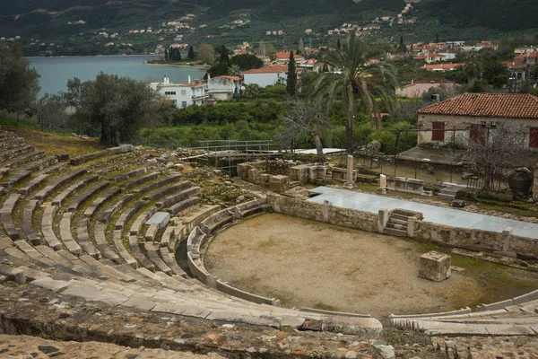 Ruinas griegas antiguas en Epidaurus en el Peloponeso en Grecia —  Fotos de Stock