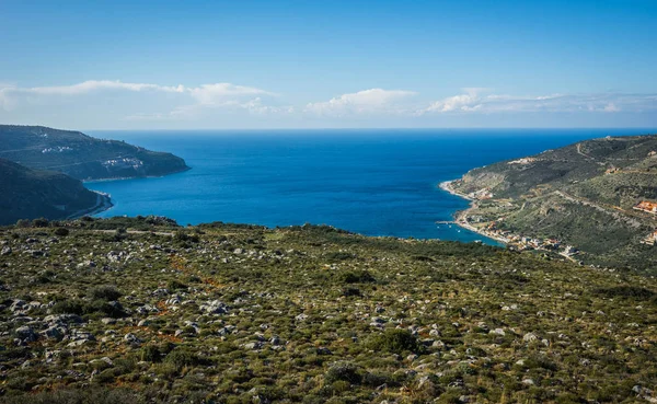 Paisaje de montaña con ruinas de Kalef fortaleza en el interior de Mani en — Foto de Stock