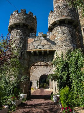 San Martin de Valdeglesias, Avila, C Coracera kale Harabeleri