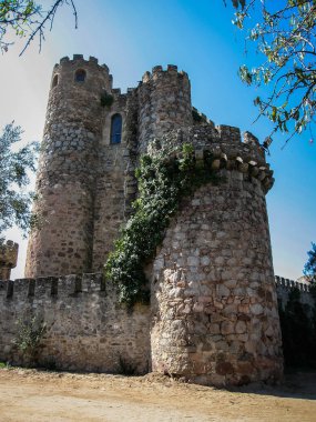 San Martin de Valdeglesias, Avila, C Coracera kale Harabeleri