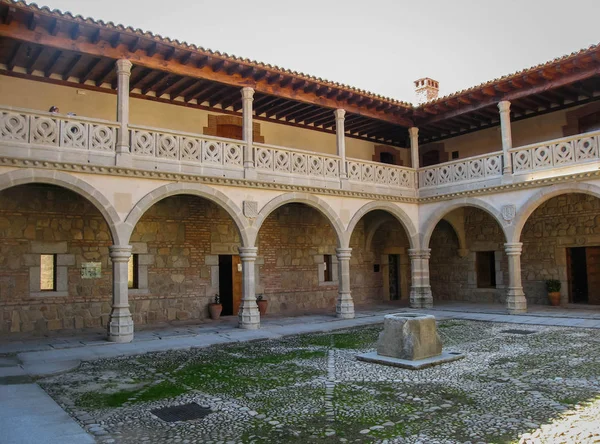 Adrada Kalesi harabeleri, Avila, Castilla y Leon, Ispanya