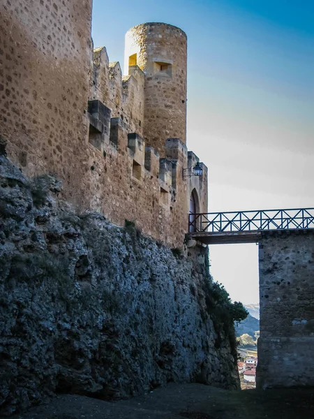 Rester av förstört slott i staden frias i provinsen Burgos, — Stockfoto