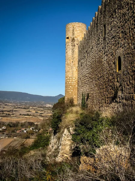 Overblijfselen van geruïneerd kasteel in stad van Frias in provincie van Burgos, — Stockfoto