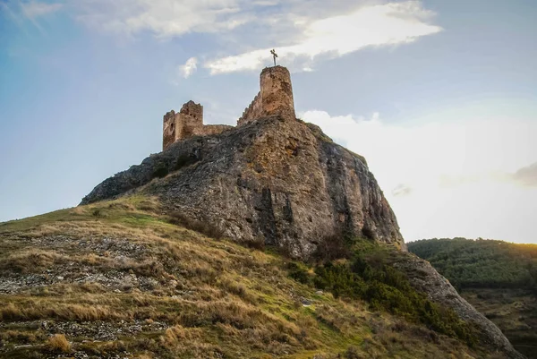 在布尔戈斯省的克拉维霍被毁的城堡在卡斯蒂利亚和利奥 — 图库照片