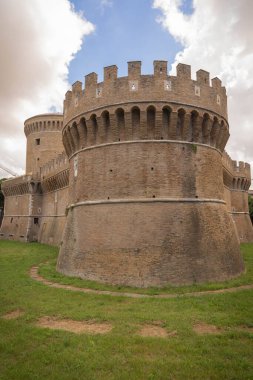 İtalya 'nın Ostia Antica kentindeki ortaçağ şatosunun resmi