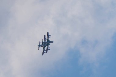 Roma, İtalya - 01 Haziran 2020, İtalyan hafif saldırı uçakları Roma, İtalya 'daki Cumhuriyet Günü geçit töreninden önce akrobatik bir grup eğitiminden geçtiler.