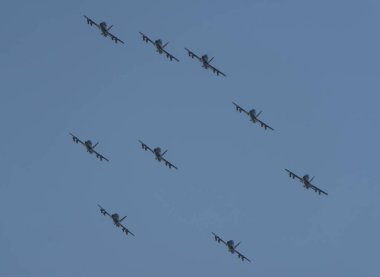 Roma, İtalya - 2 Haziran 2020, İtalya 'nın başkenti Roma' da düzenlenen Cumhuriyet Günü 'nden önce Akrobatik İtalyan hafif saldırı uçakları eğitimi