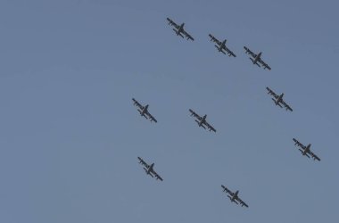 Roma, İtalya - 2 Haziran 2020, İtalya 'nın başkenti Roma' da düzenlenen Cumhuriyet Günü 'nden önce Akrobatik İtalyan hafif saldırı uçakları eğitimi