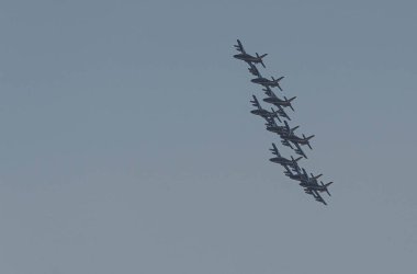 Roma, İtalya - 2 Haziran 2020, İtalya 'nın başkenti Roma' da düzenlenen Cumhuriyet Günü 'nden önce Akrobatik İtalyan hafif saldırı uçakları eğitimi