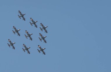 Roma, İtalya - 2 Haziran 2020, İtalya 'nın başkenti Roma' da düzenlenen Cumhuriyet Günü 'nden önce Akrobatik İtalyan hafif saldırı uçakları eğitimi