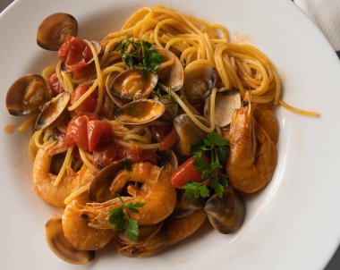 Domatesli ve deniz mahsullü Napoli spagettisi, Campania, İtalya