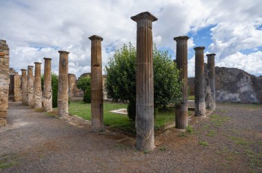 İtalya 'nın Campania kentindeki Vesuvius volkanı tarafından yok edilen antik Pompeii kentinin kalıntıları.