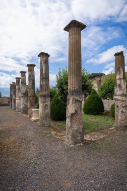 İtalya 'nın Campania kentindeki Vesuvius volkanı tarafından yok edilen antik Pompeii kentinin kalıntıları.